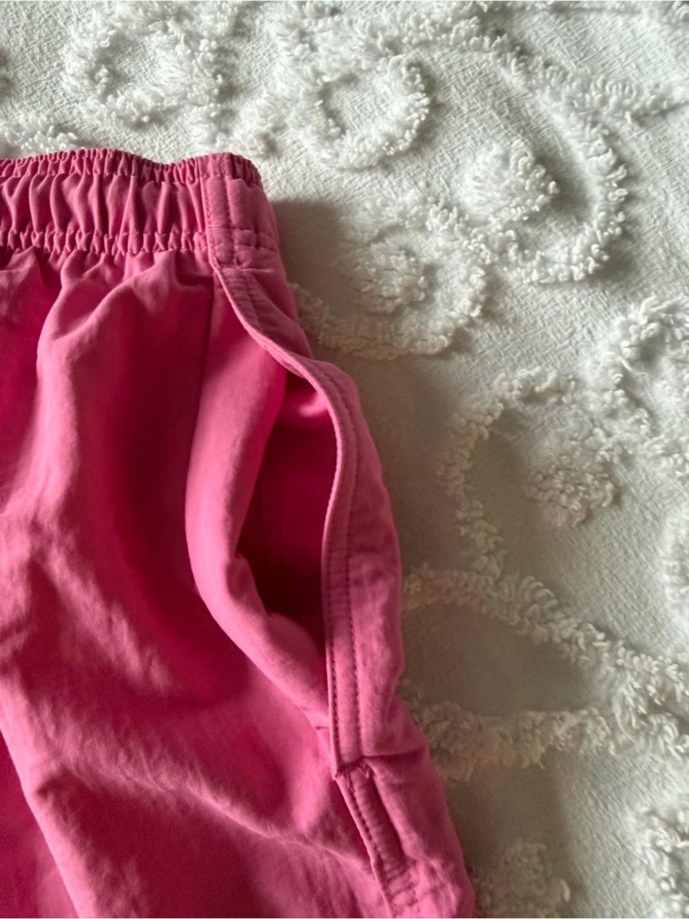 Aritzia TNA Big Easy Nylon Shorts - Picture 3 of 4